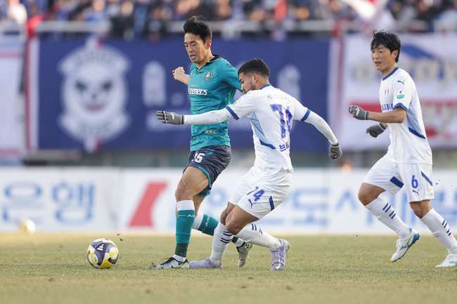 Cuộc đụng độ đỉnh cao giữa Chungnam Asan vs Suwon Samsung Bluewings